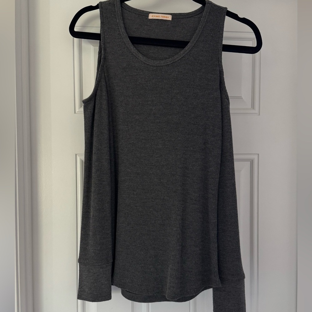 Sweet Romeo women’s gray cold-shoulder long sleeve thermal shirt top size small